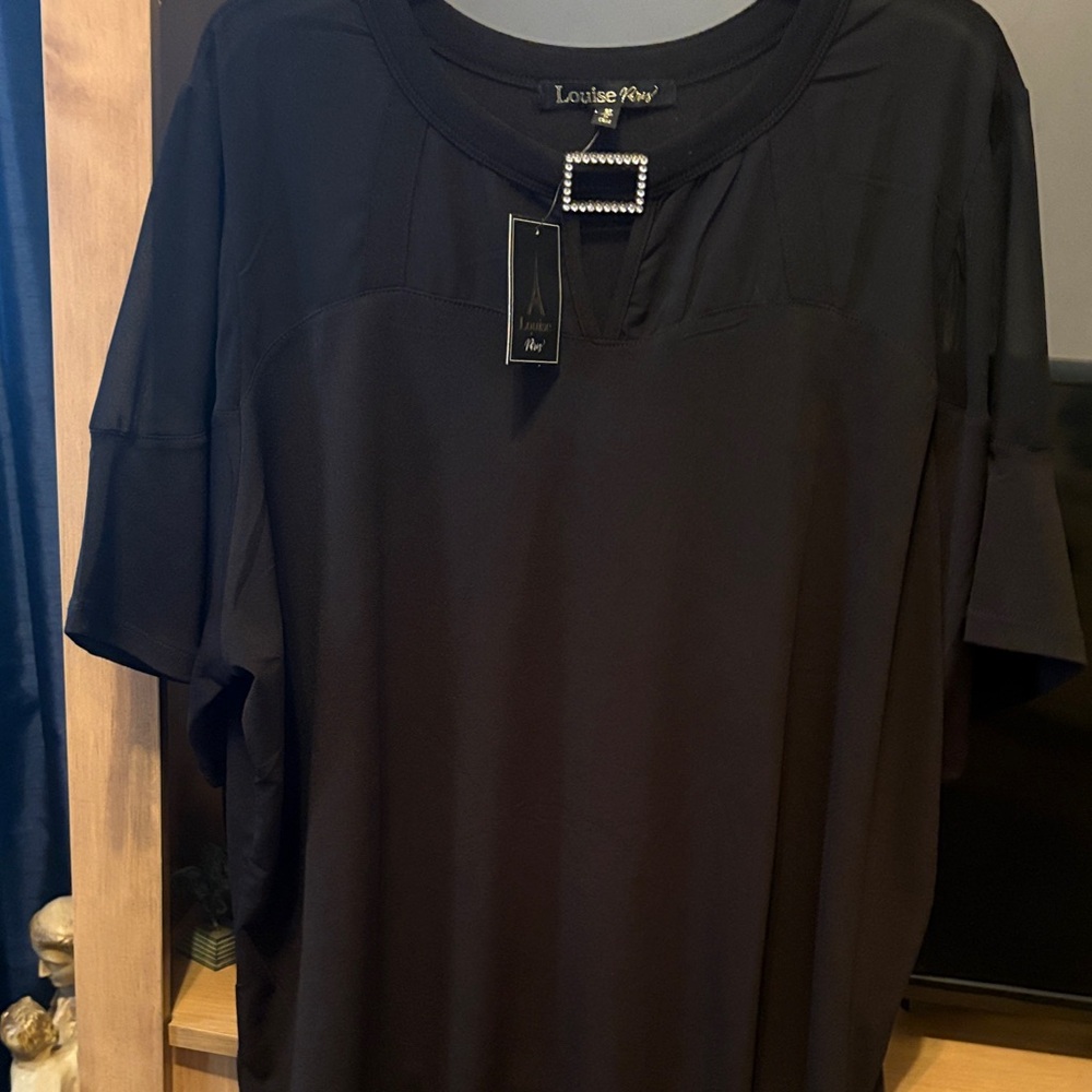 Louise Paris Elegant Black Short Sleeve Top